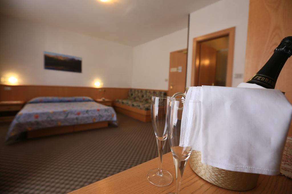 Hotel Miramonti Виго ди Фаса Екстериор снимка